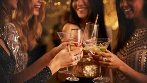 Soju Sangat Populer di Korea, Bolehkah Diminum Ibu Hamil? - GenPI.co
