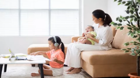 Stres Dampingi Anak Belajar Online? Nih Tips Kendalikan Emosi - GenPI.co
