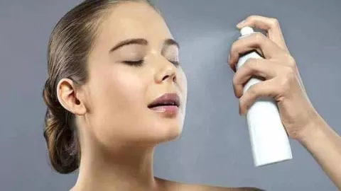 Wajib Tahu! Ladies, Jangan Keseringan Semprotkan Face Mist - GenPI.co