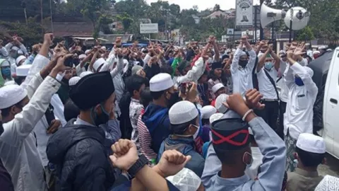FPI Dibubarkan Ganti Nama, Logo Front Persatuan Islam Trending - GenPI.co