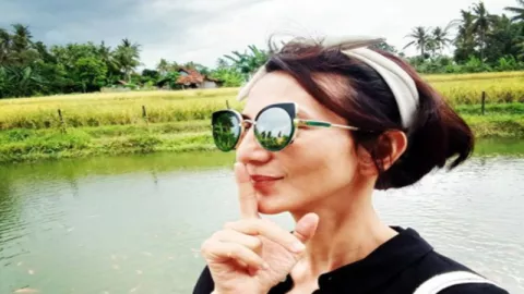 Intip Gaya Nyentrik Wanda Hamidah saat Nikmati Pesona Banyuwangi - GenPI.co