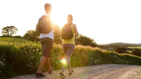 Saat Pandemi Bikin Depresi? Coba Berjalan Kaki di Alam - GenPI.co