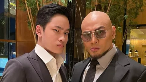 Deddy Corbuzier Blak-Blakan Alasan Azka Unfollow IG Kalina - GenPI.co