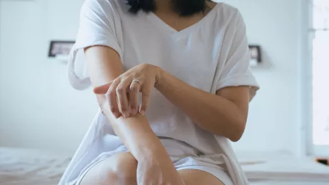 Jika Eksem Kalian Terasa Seperti ini, Segera Periksa ke Dokter! - GenPI.co