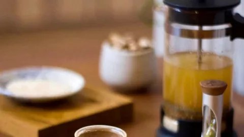 Menggali Sisi Lain Minum Jamu Ala Acaraki - GenPI.co