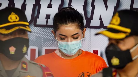 Duh, Millen Cyrus dan Lucinta Luna Beda Nasib di Sel Tahanan - GenPI.co