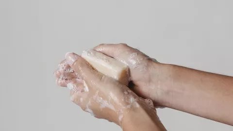 Ngeri! Sabun Batang Dicampur Soda Sprite Hasilnya Menakjubkan - GenPI.co