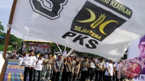 PKS Sebut Kualitas Demokrasi Makin Rontok - GenPI.co