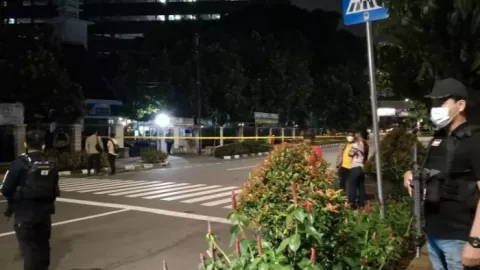 Terungkap! Penampakan Benda Mencurigakan di Halte Melawai - GenPI.co