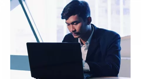 Jadi Pebisnis Tak Susah, Cerita Iqbal dari Fotografer & Jual Kaus - GenPI.co