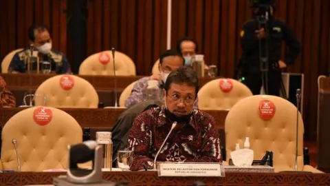 Sakti Wahyu Trenggono Stres Tangani Persoalan Benih Lobster - GenPI.co