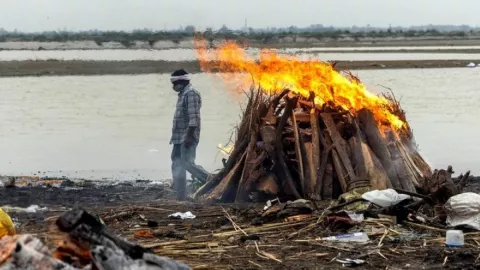 Tragis! India Mencekam, Puluhan Mayat Tersapu di Sungai Gangga - GenPI.co