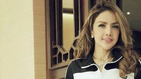 Zaman Edan! Barbie Kumalasari Pakai Celana Dalam di Depan Umum - GenPI.co