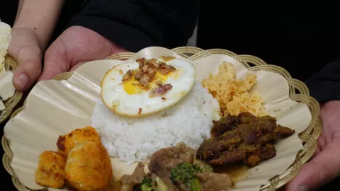 Alienskietchen Bidik Mahasiswa, Makan Nasi Sepuasnya! - GenPI.co