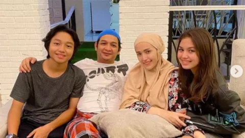 Bukan Main, Kiesha Alvaro Kenalkan Kekasih di Ultah Pasha Ungu - GenPI.co