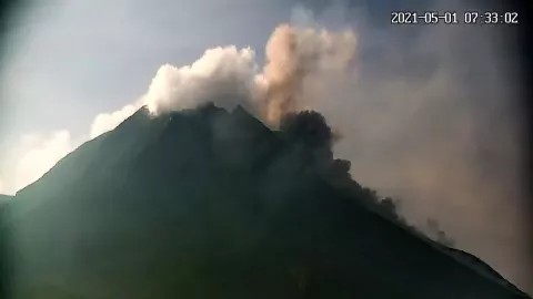 Merapi Keluarkan 3 Kali Awan Panas dan 8 Guguran Lava - GenPI.co