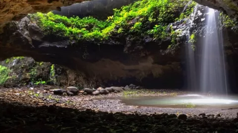 Rasakan Sensasi Sejuknya Air Terjun Pawon di Timur Gunung Bromo - GenPI.co
