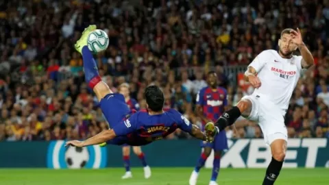 Barcelona vs Sevilla: Empat Gol, Dua Kartu Merah - GenPI.co