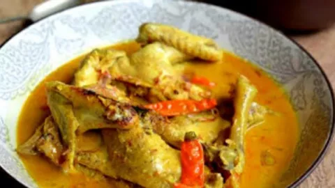 Ayam Lodho, Cita Rasa Bumbu Khas Santan Rempah dari Jawa Timur - GenPI.co