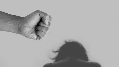 Melihat Wanita Dapat Perlakuan Kasar, Begini Reaksi 3 Zodiak Ini - GenPI.co