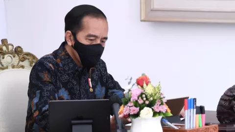 Ngeri! Jokowi Ngotot Segera Tanda Tangan UU Cipta Kerja - GenPI.co