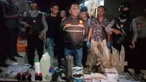 Densus 88 Temukan Cairan Kimia Terduga Teroris, Ini Penjelasannya - GenPI.co