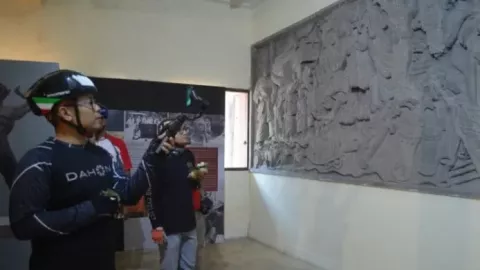 Komunitas Gowes Terperangah Lihat Situs Relief di Kemayoran - GenPI.co