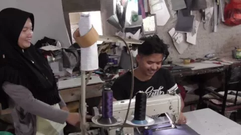 Kerajinan Kulit Reptil Cisoka Ini Tembus Pasar Asia - GenPI.co