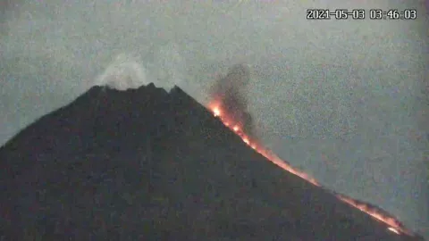Merapi Luncurkan Guguran Lava Sejauh 800 Meter - GenPI.co