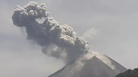 Kabar Terkini: Gunung Merapi Semburkan Wedhus Gembel 1000 Meter - GenPI.co