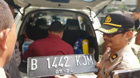 Pelantikan Presiden, Polisi Temukan Senjata Tajam di Mobil B 1 RI - GenPI.co