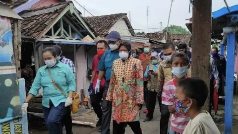 Isu Motif Politik di balik Blusukan Risma, Pakar Ungkap Fakta Ini - GenPI.co