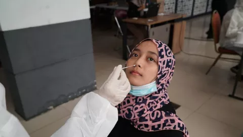 Pengguna Kereta Api Jarak Jauh Wajib Rapid Antigen, Cek Syaratnya - GenPI.co