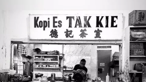 Berusia Hampir Satu Abad, Kopi Es Tak Kie Tetap Ada di Hati - GenPI.co