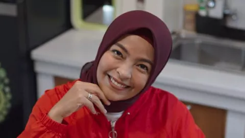 Cegah Anak Jajan Sembarangan, Tantri Kotak Pilih Masak Menu Sehat - GenPI.co