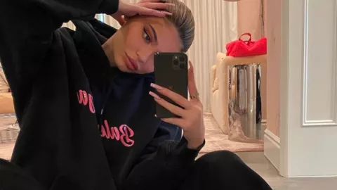 Intip Gaya Modis Kylie Jenner dengan Hoodie, Bisa Ditiru Nih! - GenPI.co