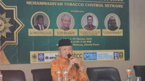 Catat! Merokok Merupakan Perbuatan yang Dilarang Al Quran - GenPI.co