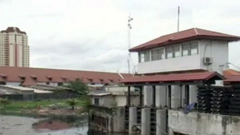 Banjir Rob, Pintu Air Pasar Ikan Siaga II - GenPI.co