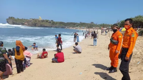 Wisata Pantai di Gunung Kidul Dikunjungi 16.120 Orang Sehari - GenPI.co