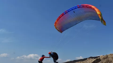 Gunung Kidul Genjot Promosi Wisata Favorit Atlet Paralayang   - GenPI.co