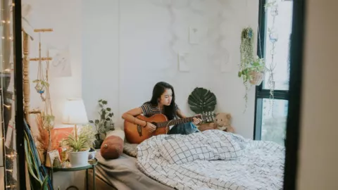 Inspirasi Dekorasi Rumah Bernuansa Musik, Estetik Banget! - GenPI.co