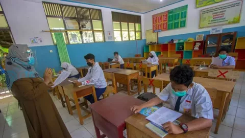 Sekolah Tatap Muka, Tunggu Perkembangan Covid Usai Liburan - GenPI.co