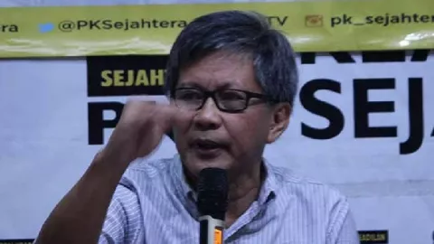 Ngeri! Rocky Gerung Bongkar Hoaks Pemerintah Jokowi  - GenPI.co
