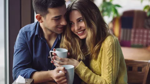 Sikap Pria Saat Jatuh Cinta pada Kamu - GenPI.co