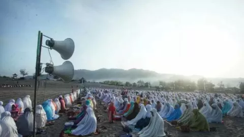 Simak, Ini Ketentuan Salat Idul Fitri di Lapangan - GenPI.co
