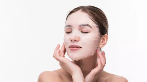 Bikin Kulit Tidak Bernapas, Hindari Pakai Sheet Mask Setiap Hari - GenPI.co