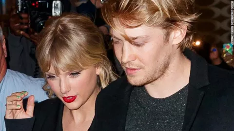 Ternyata Kekasih Taylor Swift Ikut Nulis Lagu di Album Folklore - GenPI.co