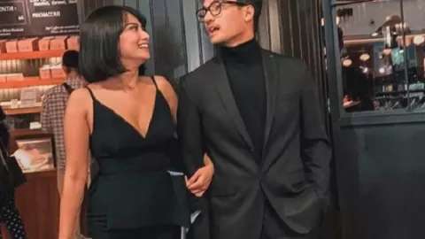 Vanessa Angel Hepi Banget, Netizen pun Salfok Lihat Belahan Dada - GenPI.co