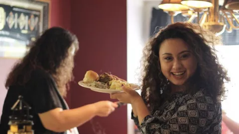 Kalap Lihat Menu Buka Puasa? 3 Tips Kenyang Tanpa Takut Gemuk - GenPI.co