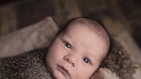 Inspirasi Nama Bayi Laki-laki yang Bermakna Kejayaan dan Kekayaan - GenPI.co